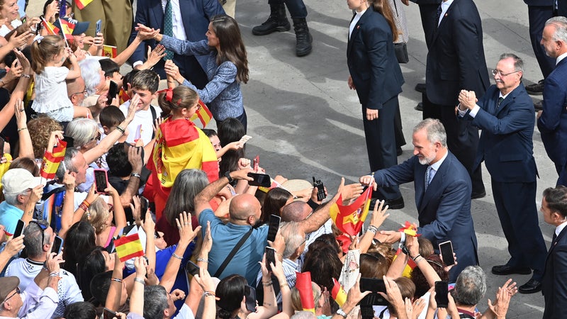 "Nous l'attendions depuis longtemps": le roi d'Espagne accueilli à Ceuta par une foule enthousiaste pour une visite diplomatiquement sensible