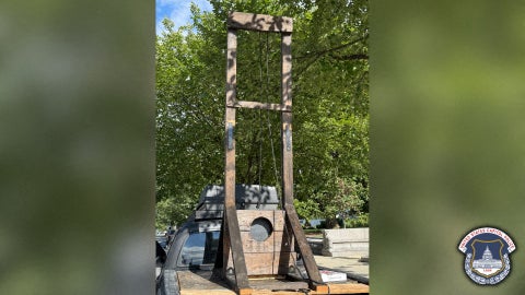 Un homme arrêté à Washington avec une véritable guillotine à l'arrière de son véhicule