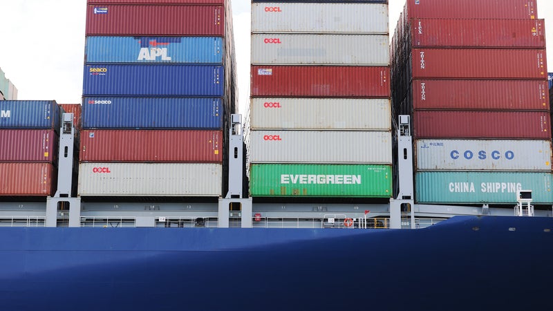 Tiré par la hausse des importations des industries automobile, aéronautique et spatiale, le déficit commercial de la France s'est creusé à 6,7 milliards d'euros en juillet