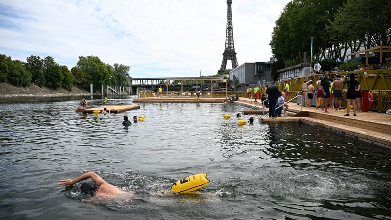 Plus de 180 000 visiteurs: une saison estivale "record" pour les baignades à Paris