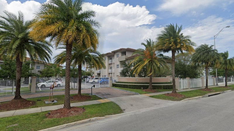 Un adolescent a appelé la police pour déclarer qu'il venait de tuer sa mère à coups de couteau, jeudi dernier à Hialeah en Floride (Etats-Unis).