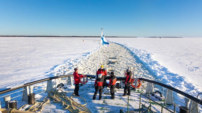 Davantage de brise-glaces, créer un câble sous-marin entre l'UE et le Japon: Bruxelles dévoile sa "stratégie pour l'Arctique" pour faire face aux velléités américaines et russes