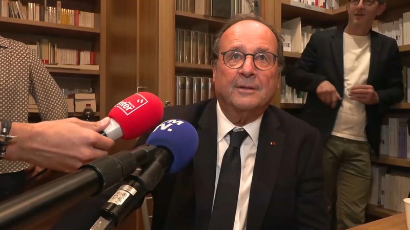 "À lui de créer la dynamique": François Hollande réagit à la victoire de Raphaël Glucksmann à la primaire sociale-démocrate