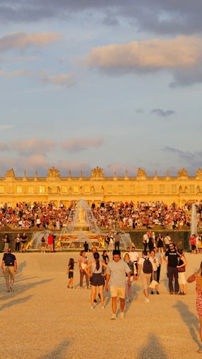 La billetterie du château génère à elle-seule 57 millions d'euros de recettes par an: comment Versailles essaye de diversifier son offre d'expériences (et ses revenus) pour moins dépendre de son site historique