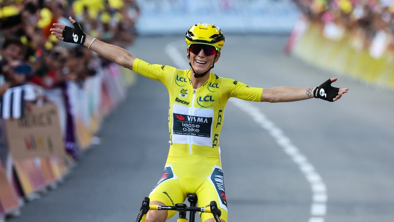 Pauline Ferrand Prevot tres emue a l arrivee du Tour de France feminin a Chatel 3 aout 2025 2118831