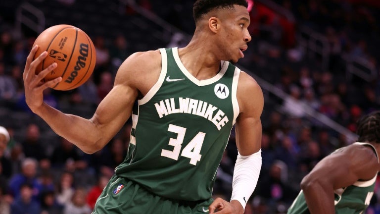 https://io-fsly-bfmtv.cdn.nextradiotv.com/jprV8EuaQrl8hPHc6XbZkxq2CRc=/0x40:768x472/images/Giannis-Antetokounmpo-lors-d-un-match-des-Milwaukee-Bucks-sur-le-parquet-des-Detroit-Pistons-en-NBA-le-2-novembre-2021-1163800.jpg