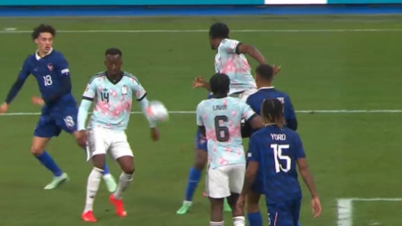 France-Belgique: un penalty oublié pour les Bleus? Grosse situation litigieuse dans la surface belge