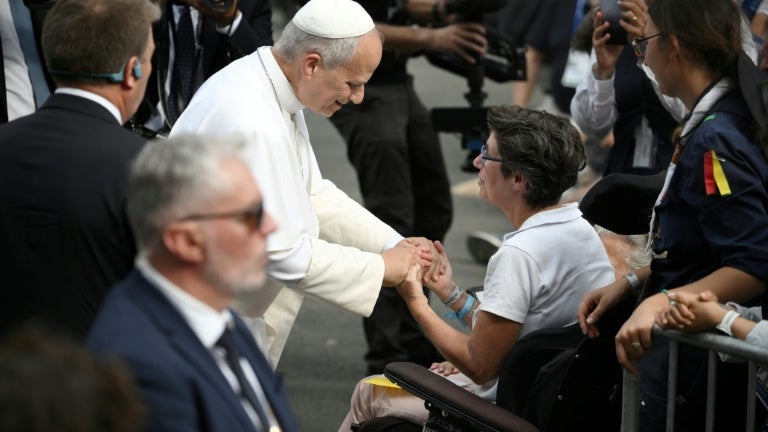 Le pape Léon XIV à la rencontre de malades, de personnels bénévoles et de salariés chargés de leur accueil sur le sanctuaire de Lourdes, le 27 septembre 2026 Le pape Léon XIV à la rencontre de malades, de personnels bénévoles et de salariés chargés de leur accueil sur le sanctuaire de Lourdes, le 27 septembre 2026