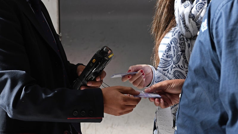 200 agents armés dans les transports lyonnais face aux agressions? "Un petit coup de taser, il n’y a plus personne"