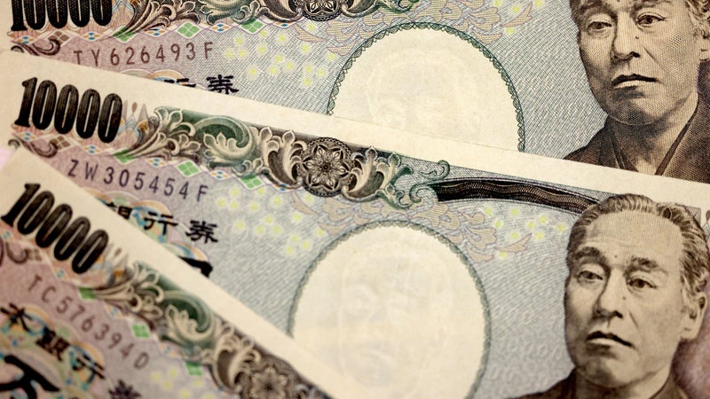Le yen a atteint son plus faible niveau face au dollar depuis 1986: la Banque du Japon a mené une intervention record à plusieurs dizaines de milliards pour soutenir la monnaie du pays