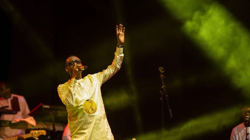 “Je refuse de descendre de la scène": à l’Accor Arena, Youssou N’Dour interrompu avant la fin de son concert