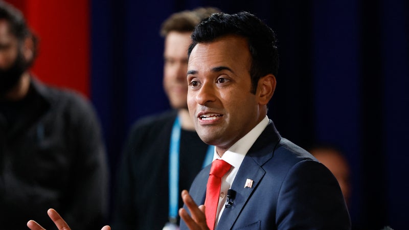 Une vidéo "abjecte": un candidat au poste de gouverneur utilise la mère de sa rivale dans un clip de campagne et crée la polémique aux États-Unis