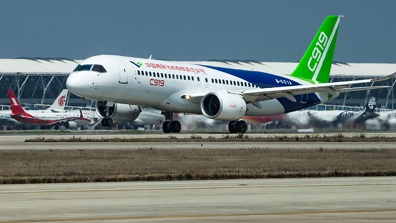 "Je ne dirais pas que je suis extrêmement inquiet, mais...": chez Airbus, on surveille de près la montée en puissance de l'avionneur Comac, car la Chine a montré qu'elle savait aller très vite