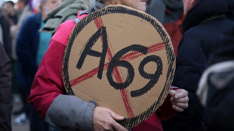 "Se rassembler une dernière fois": nouvelle mobilisation contre l'A69 ce week-end, la mise en service de l'autoroute annoncée pour novembre