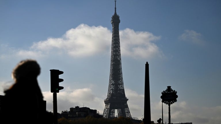 +14% de visiteurs mexicains, +3% de touristes américains: les étrangers ont sauvé la saison estivale dans l'Hexagone (alors que les Français se sont serré la ceinture)