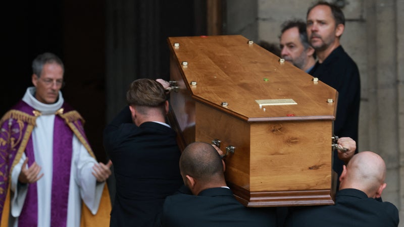 "Nous te souhaitons un grand, beau et bon voyage": dernier hommage à Jean-Paul Rappeneau, réalisateur de "Cyrano de Bergerac"
