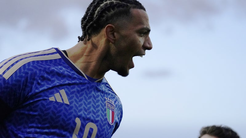 Alerte golazo: le lob complètement fou d'un ancien du PSG avec les Espoirs italiens
