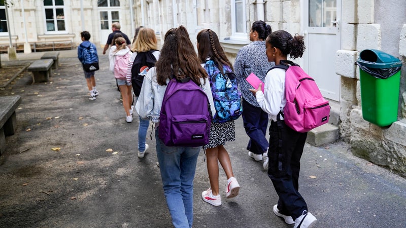 "C'est 'retour vers le futur', tout à l'ancienne": pas d'outils numériques dans ces deux académies pour la rentrée