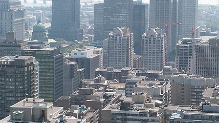 Un homme suspecté de trois meurtres a été abattu par les policiers canadiens