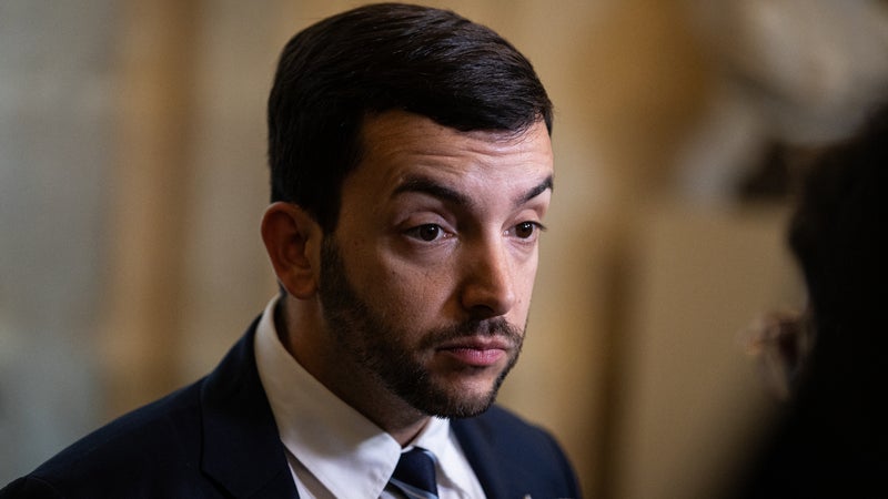 "Le travail rend libre": Jean-Philippe Tanguy estime n'avoir "rien dit de mal"