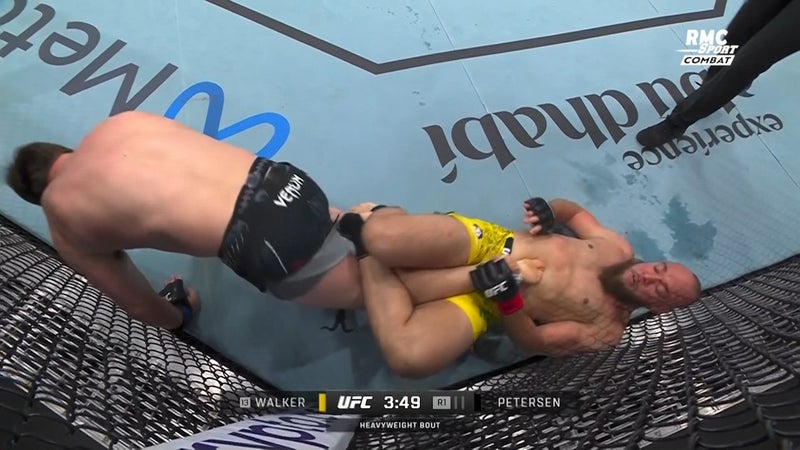 UFC : Valter "Arracheur de talon" Walker a une nouvelle fois frappé à Abu Dhabi !