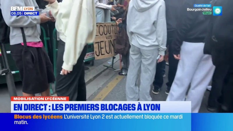 Mobilisation lycéenne : en  direct, les premiers blocages à Lyon
