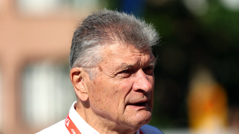Bernard Thevenet lors du Tour Auvergne Rhone Alpes le 8 juin 2026 2325445