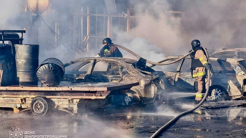 Guerre en Ukraine: au moins quatre morts et 60 blessés dans une frappe russe sur un centre commercial