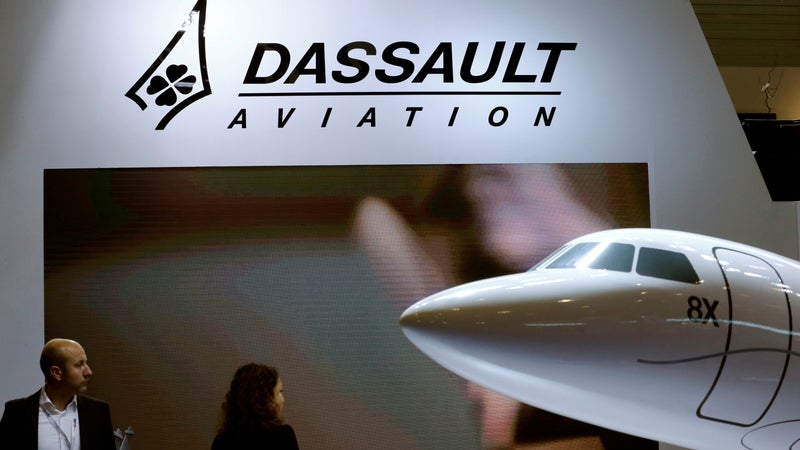 Dassault Aviation dépose plainte après des actes de dégradation commis dans l'usine de Cergy, un collaborateur interpellé