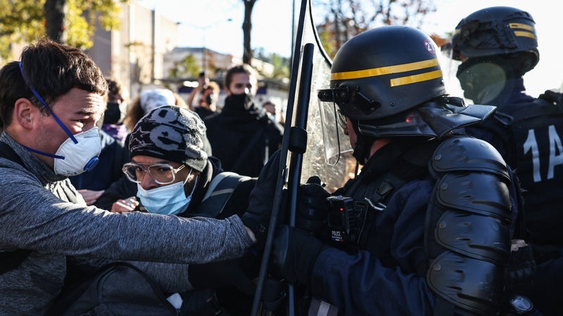 Manifestations du 24 octobre: 1.314 interpellations et 53 membres des forces de l'ordre blessés, selon le ministère de l'Intérieur