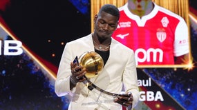 Paul Pogba reçoit le prix du meilleur "retour" aux Globe Soccer Awards, le 28 décembre 2025