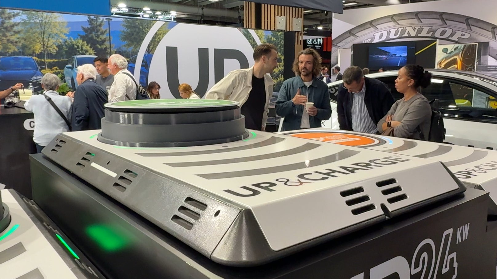 La solution de Up&Charge est compatible avec toutes les voitures 100% électriques avec installation d'un kit dédié. La solution de Up&Charge est compatible avec toutes les voitures 100% électriques avec installation d'un kit dédié.