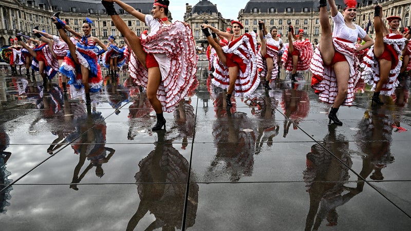 Gironde: 168 danseurs ont frôlé le record du monde de French cancan