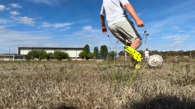 "Les terrains sont grillés et durs comme du béton": après les canicules, rentrée compliquée pour le foot amateur