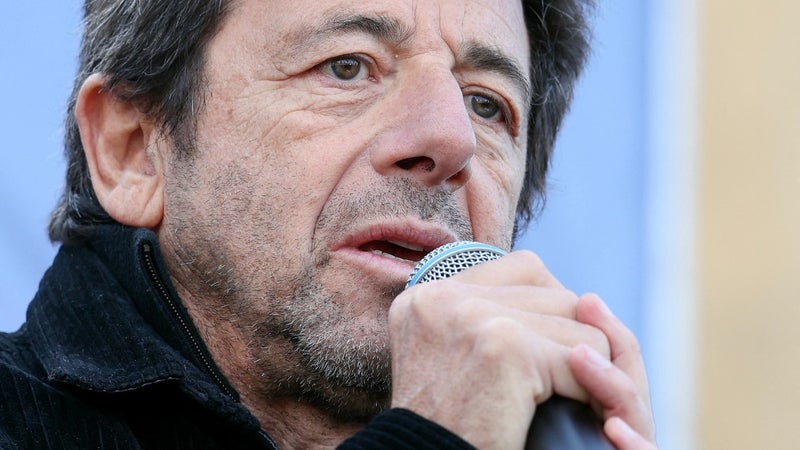 Affaire Patrick Bruel: le contrôle judiciaire du chanteur allégé, le chanteur peut quitter le territoire français s'il le souhaite