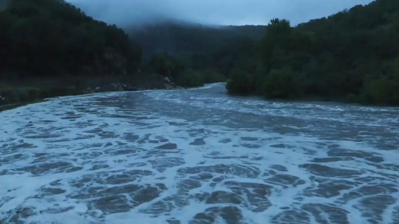 Pluies intenses, torrents boueux, inondations... Les images des intempéries dans le Gard et l'Hérault frappés par un épisode méditerranéen
