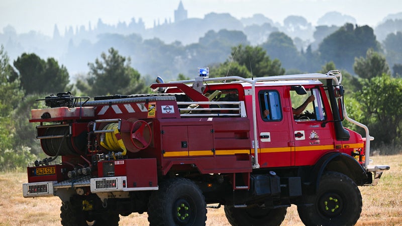 "Une journée extrêmement sensible": l'incendie dans l'Aude toujours pas fixé, 225 hectares parcourus