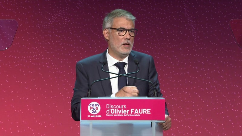 "Un autre futur est possible": à Blois, le patron du PS Olivier Faure fait un pas de plus vers la primaire