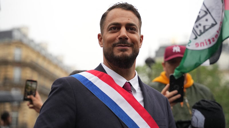 Une altercation entre le député LFI Sébastien Delogu et des policiers qui assurent qu'il leur a lancé: "La République, c'est moi"