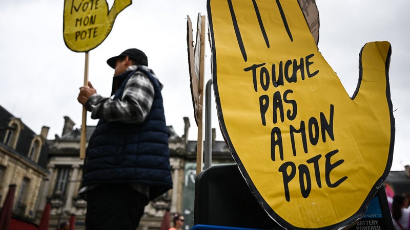Attentat raciste à Trappes: un rassemblement organisé par SOS Racisme à Saint-Étienne