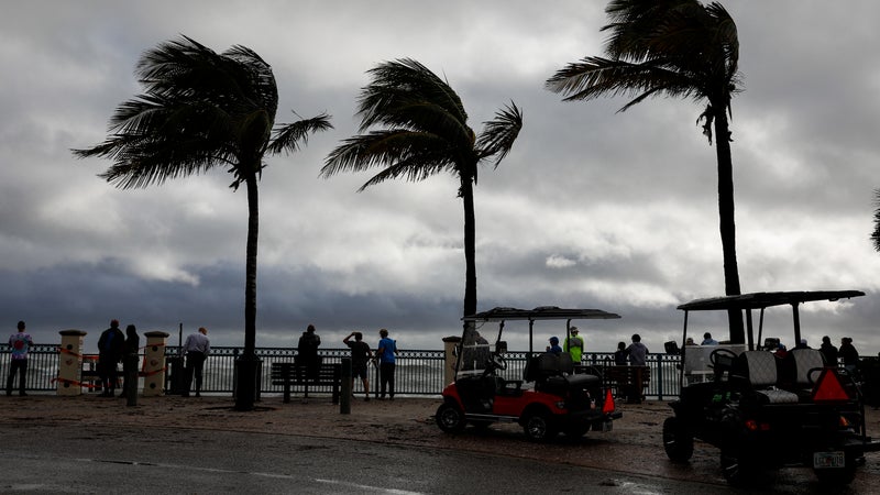 L'ouragan Isaias, le premier de la saison, s'intensifie et se dirige vers le golfe du Mexique