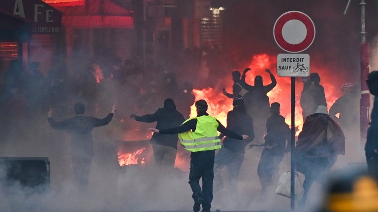 DIRECT. 17 octobre: au moins 42 personnes interpellées et cinq magasins pillés depuis le début de la journée à Paris