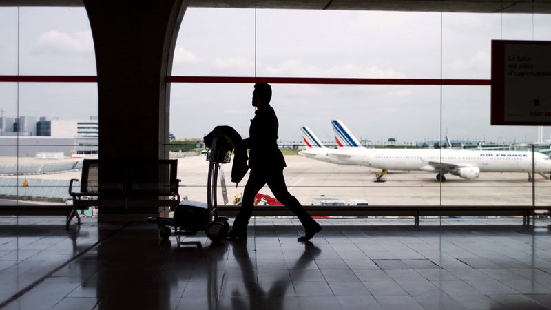 5% des vols annulés à Charles-de-Gaulle, 25% à Marseille-Provence... Des perturbations attendues dans plusieurs aéroports ce mardi après l'appel à la grève dans la fonction publique
