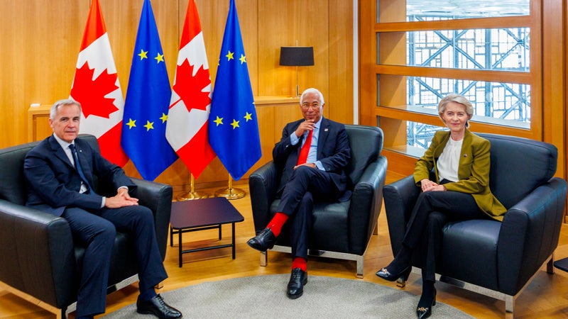 "Le plus européen des pays non-européens": en plein conflit avec Trump, le Canada accélère son rapprochement avec l’UE, à la recherche d'une "alliance unique"