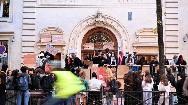 Colère lycéenne: entre 20.000 et 40.000 personnes attendues dans le cortège parisien ce mardi