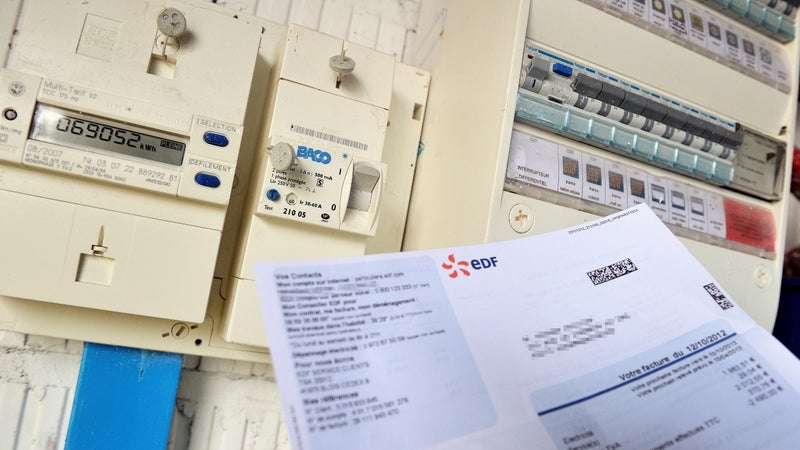 "On nous incite à passer à l'électrique mais on augmente les tarifs": le gouvernement pointé du doigt par la CLCV