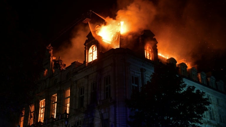 Incendie de la mairie de Limoges: les deux suspects mis en examen et placés en détention provisoire