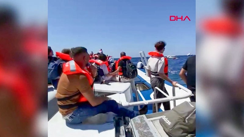 "C'était une lutte pour ma survie": un rescapé du naufrage d'un ferry au large de Chypre raconte le "chaos" à bord