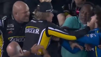 Carson Hocevar frappe Ryan Blaney le 19 septembre 2026 2351693