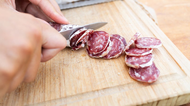 Attention à ces mini-saucissons vendus chez Carrefour: ils peuvent vous donner la diarrhée et des vomissements